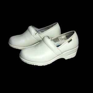 White uniform closed back clogs size 5 M